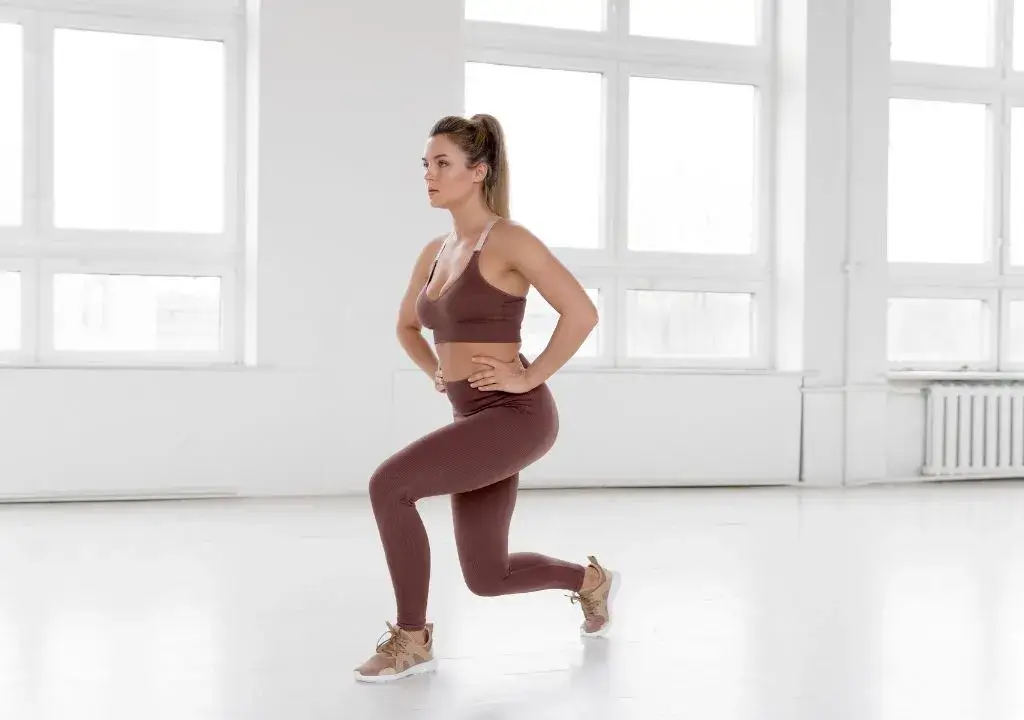 woman doing lunge exercise